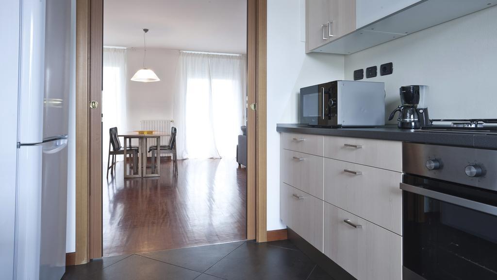 Italianway-Zanella Apartment มิลาน ภายนอก รูปภาพ